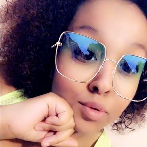 Meet your Posher, Sandy